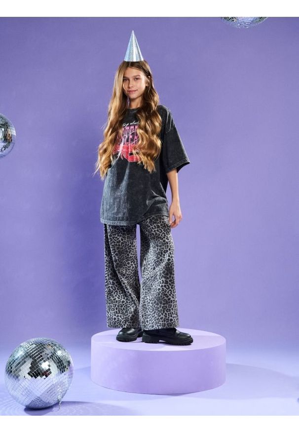 Sinsay - Bawełniana koszulka z efektem sprania - czarny. Kolor: czarny. Materiał: bawełna