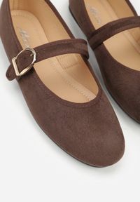Renee - Brązowe Balerinki Mary Jane z Klamrą Zaurg. Okazja: na co dzień. Zapięcie: klamry. Kolor: brązowy. Materiał: jeans. Styl: klasyczny, casual, elegancki #4