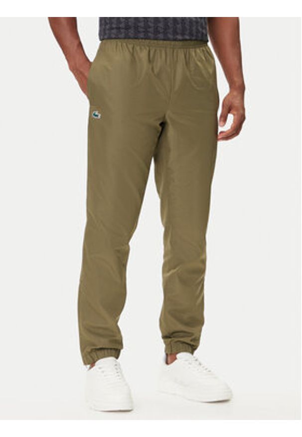 Lacoste Dres WH2661 Khaki Regular Fit. Kolor: brązowy. Materiał: syntetyk