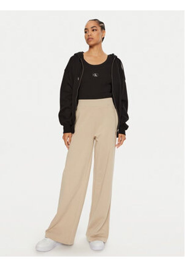 Calvin Klein Jeans Spodnie dresowe J20J222597 Beżowy Relaxed Fit. Kolor: beżowy. Materiał: bawełna