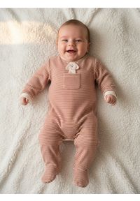 Sinsay - Pajacyk w paski z kieszenią - kremowy. Kolor: kremowy. Wzór: paski #1