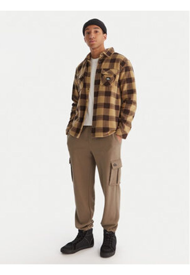 Quiksilver Spodnie dresowe Cargo Fleece EQYFB03401 Khaki Regular Fit. Kolor: brązowy. Materiał: bawełna, syntetyk