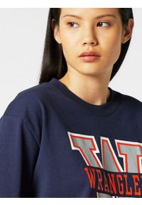 Wrangler - WRANGLER BOYFRIEND CROP TEE DAMSKI T-SHIRT KOSZULKA Z KRÓTKIM RĘKAWEM LOGO NADRUK NAVY W7P6GF114 112132064. Długość rękawa: krótki rękaw. Długość: krótkie. Wzór: nadruk #3
