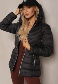 Renee - Czarna Kurtka z Kapturem Ozdobiona Pikowaniem i Sznurkami Zaimara. Typ kołnierza: kaptur. Kolor: czarny. Materiał: jeans. Wzór: aplikacja. Styl: elegancki #3