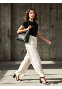 Sinsay - Body z krótkim rękawkiem - czarny. Kolor: czarny. Długość rękawa: krótki rękaw. Długość: krótkie #1