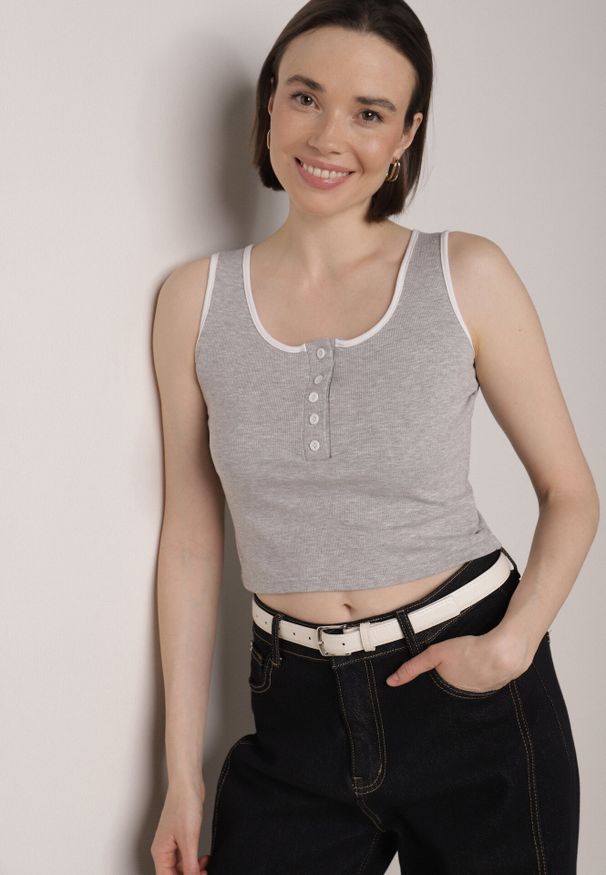 Born2be - Szary Bawełniany Top w Prążki z Guzikami przy Dekolcie Bervise. Okazja: na co dzień. Kolor: szary. Materiał: bawełna. Wzór: prążki. Styl: casual