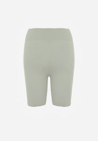 Born2be - Zielone Szorty Kolarki z Wysokim Stanem o Modelującym Fasonie Kimolodia. Okazja: na co dzień. Stan: podwyższony. Kolor: zielony. Styl: casual #6