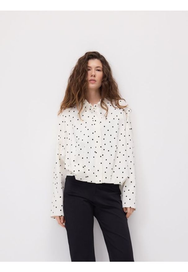 Reserved - Koszula w groszki - złamana biel. Materiał: bawełna, tkanina. Wzór: grochy