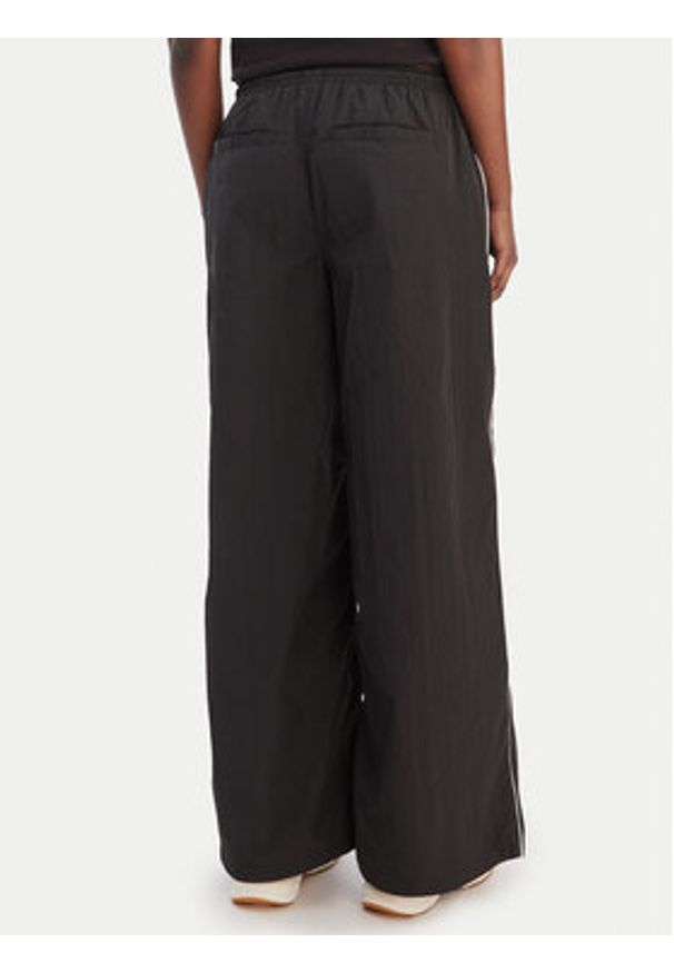 Tommy Jeans Spodnie materiałowe DW0DW22289 Czarny Regular Fit. Kolor: czarny. Materiał: syntetyk