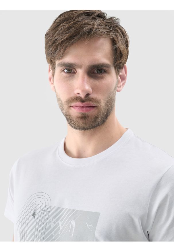 4f - 4F T-shirt regular z nadrukiem męski - biały S. Okazja: na co dzień. Kolor: biały. Materiał: bawełna, jersey, dzianina. Długość rękawa: krótki rękaw. Długość: krótkie. Wzór: nadruk. Styl: sportowy, klasyczny, casual