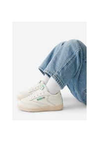 Sneakersy Reebok. Kolor: kremowy. Model: Reebok Club #1