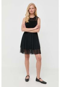 MAX&Co. sukienka kolor czarny mini rozkloszowana. Kolor: czarny. Materiał: dzianina. Typ sukienki: rozkloszowane. Styl: klasyczny. Długość: mini #3