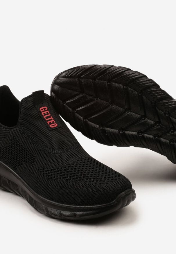 Born2be - Czarno-Czerwone Wsuwane Buty Sportowe z Elastyczną Cholewką w Skarpetkowym Stylu Kalilena. Okazja: na co dzień. Zapięcie: bez zapięcia. Kolor: czarny. Materiał: jeans. Szerokość cholewki: normalna. Sport: fitness