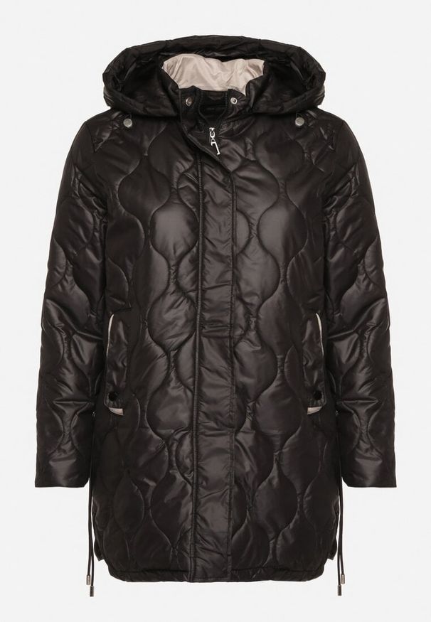 Born2be - Czarna Kurtka Pudełkowa z Pikowaniem i Odpinanym Kapturem Annaloria. Okazja: na co dzień, na spacer. Kolekcja: plus size. Kolor: czarny. Styl: casual