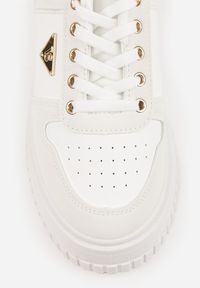 Renee - Białe Chunky Sneakersy z Trójkątną Aplikacją VICES na Platformie Cezaline. Kolor: biały. Materiał: jeans. Wzór: aplikacja. Obcas: na platformie #2