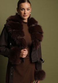 Born2be - Brązowa Ocieplana Kurtka Ramoneska z Futrem przy Kołnierzu i Rękawach Mevesala. Kolor: brązowy. Materiał: futro. Długość: krótkie #5