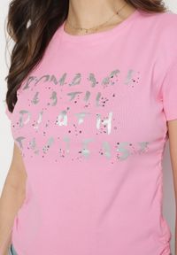 Born2be - Różowy T-shirt z Bawełny z Ozdobnym Nadrukiem Troczkami i Cyrkoniami ilretia. Okazja: na co dzień. Kolor: różowy. Materiał: bawełna. Wzór: nadruk. Styl: casual #3