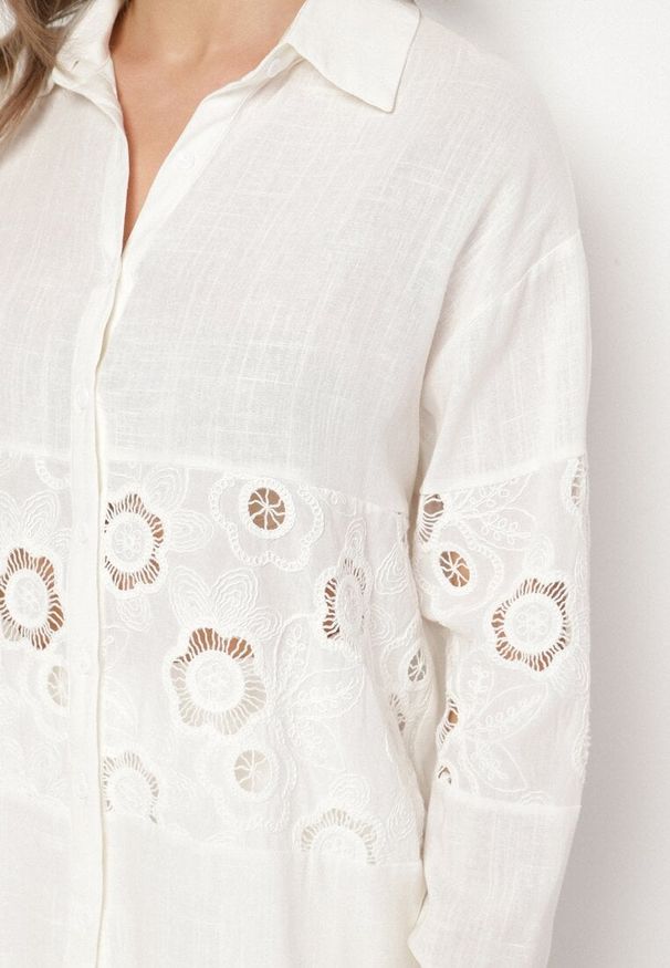 Born2be - Biała Koszula z Lnem o Kroju Oversize z Ażurowymi Zdobieniami Dannilea. Okazja: na co dzień. Kolor: biały. Materiał: len. Wzór: ażurowy, aplikacja. Styl: casual, klasyczny