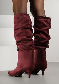 Born2be - Bordowe Marszczone Kozaki na Obcasie Typu Kaczuszka Alevitte. Okazja: na co dzień. Zapięcie: bez zapięcia. Kolor: czerwony. Materiał: jeans. Obcas: na obcasie. Styl: klasyczny, casual, elegancki. Wysokość obcasa: średni #3