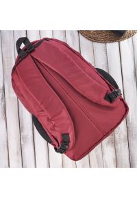 Plecak miejski PAOLO PERUZZI T-102-RD czerwony. Kolor: czerwony. Materiał: materiał #1