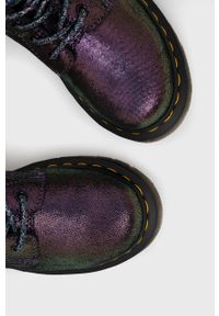 Dr. Martens Workery skórzane 1460 damskie kolor fioletowy na płaskim obcasie. Zapięcie: sznurówki. Kolor: fioletowy. Materiał: skóra. Obcas: na obcasie. Wysokość obcasa: niski #2