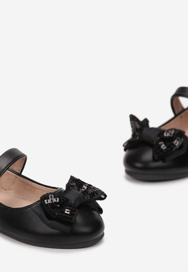 Born2be - Czarne Balerinki Tryphadina. Zapięcie: rzepy. Kolor: czarny. Wzór: aplikacja. Styl: elegancki