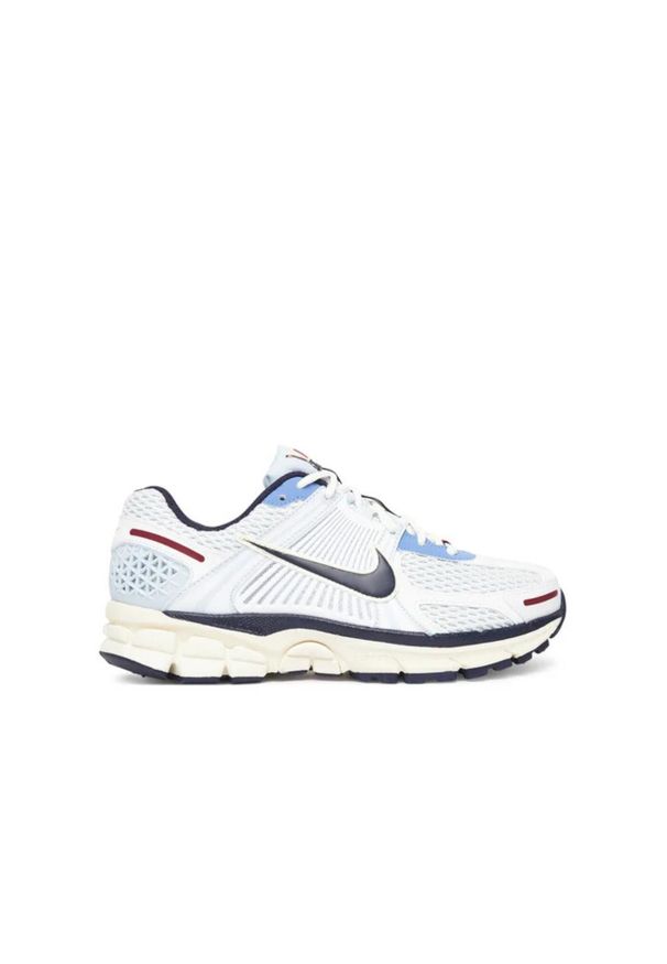 Buty Dziecięce Nike. Kolor: biały. Sport: turystyka piesza