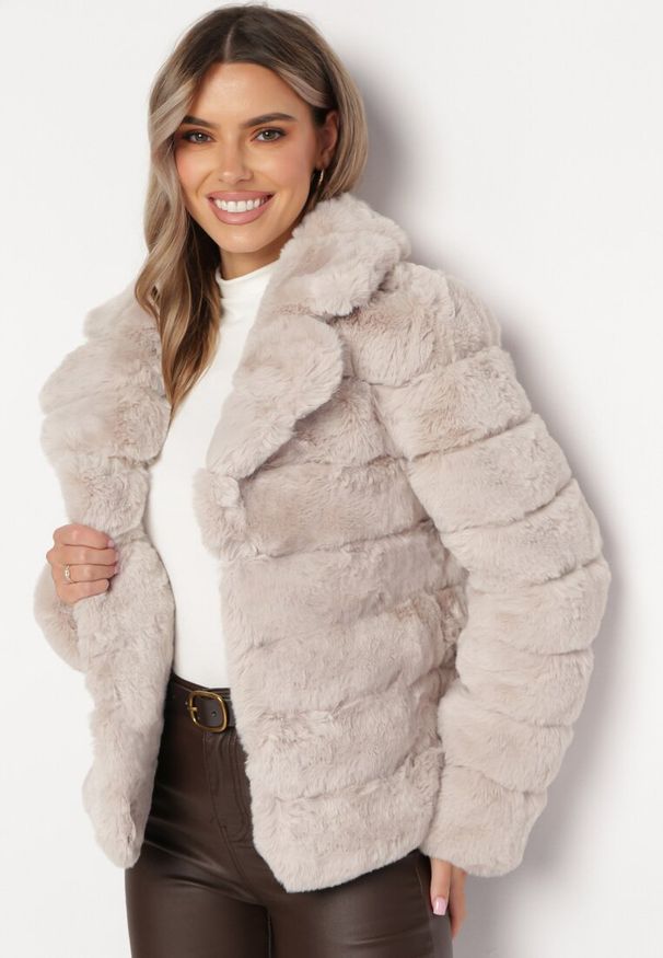 Born2be - Beżowa Kurtka Futrzana z Przeszyciami Raline. Kolor: beżowy. Materiał: futro