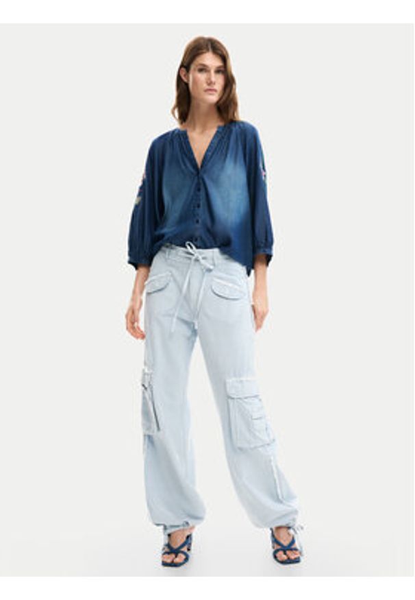 Desigual Koszula jeansowa 26SWBW16 Granatowy Relaxed Fit. Kolor: niebieski. Materiał: lyocell