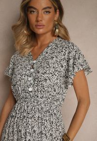 Renee - Biała Rozkloszowana Kwiatowa Sukienka z Bawełny Ozdobiona Guzikami Izirella. Okazja: na co dzień. Kolor: biały. Materiał: bawełna. Wzór: kwiaty, aplikacja. Sezon: lato. Typ sukienki: proste. Styl: casual #4