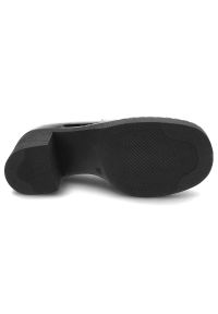 Czarne Półbuty Lamanti Skórzane Eleganckie Buty Na Obcasie. Okazja: do pracy, na spotkanie biznesowe. Zapięcie: bez zapięcia. Kolor: czarny. Materiał: skóra. Szerokość cholewki: normalna. Obcas: na obcasie. Styl: elegancki. Wysokość obcasa: średni