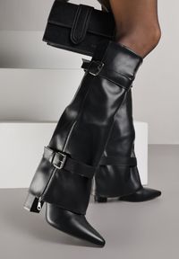 Renee - Czarne Kozaki na Słupku z Cholewką Imitującą Nogawkę ze Sprzączkami Unwedara. Nosek buta: szpiczasty. Zapięcie: sprzączka. Kolor: czarny. Materiał: skóra, materiał. Szerokość cholewki: normalna. Sezon: zima. Obcas: na słupku. Wysokość obcasa: średni #5