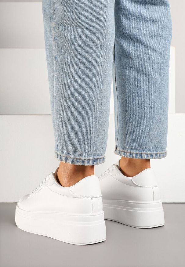 Born2be - Białe Klasyczne Sneakersy na Grubej Podeszwie Tosirra. Okazja: na co dzień. Kolor: biały. Materiał: jeans