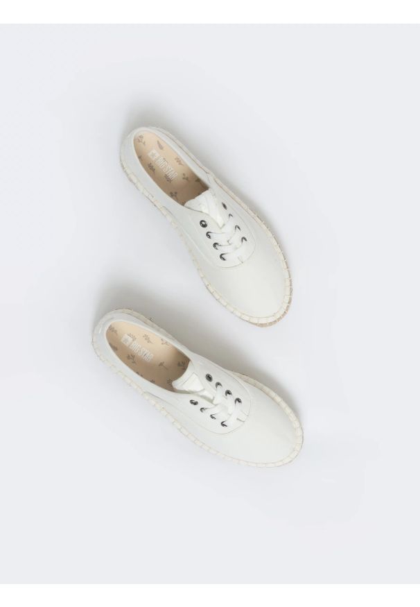 Big-Star - Espadryle damskie białe LL274833 101. Kolor: biały. Materiał: bawełna, koronka, jeans. Sezon: lato. Styl: wakacyjny, klasyczny