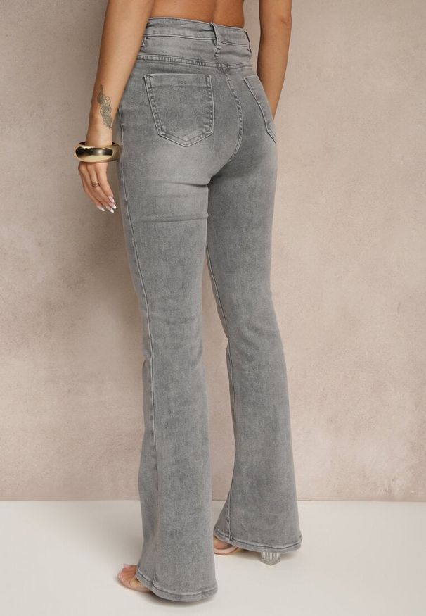 Renee - Szare Jeansy High Waist o Kroju Flare Talasena. Okazja: na co dzień. Stan: podwyższony. Kolor: szary. Styl: casual, elegancki