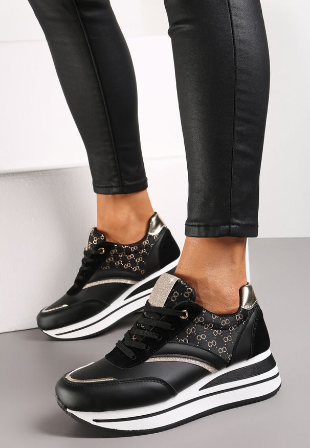 Renee - Czarne Sneakersy na Platformie z Metaliczną Wstawką Kariel. Okazja: na co dzień. Kolor: czarny. Obcas: na platformie
