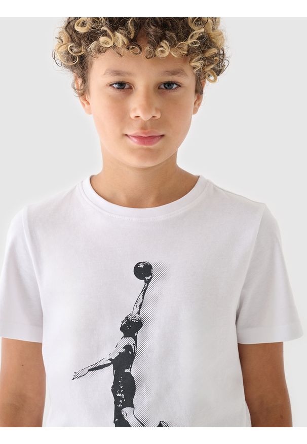 4f - 4F T-shirt z nadrukiem chłopięcy - biały 128 (7-8 lat). Okazja: na co dzień. Kolor: biały. Materiał: bawełna, jersey, dzianina. Długość rękawa: krótki rękaw. Długość: krótkie. Wzór: nadruk. Sezon: lato. Styl: sportowy, klasyczny, casual