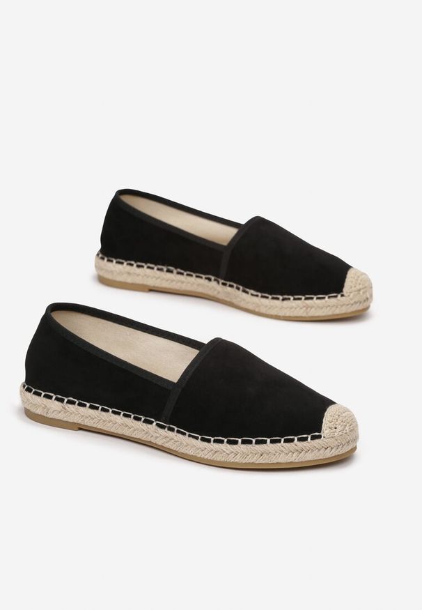 Born2be - Czarne Espadryle Kleorelia. Nosek buta: okrągły. Zapięcie: bez zapięcia. Kolor: czarny. Wzór: aplikacja. Obcas: na płaskiej podeszwie. Styl: wakacyjny