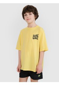 4f - 4F T-shirt oversize z nadrukiem chłopięcy - żółty 140 (9-10 lat). Okazja: na co dzień. Kolor: żółty. Materiał: dzianina, bawełna, jersey. Długość rękawa: krótki rękaw. Długość: krótkie. Wzór: nadruk. Sezon: lato. Styl: klasyczny, sportowy, casual