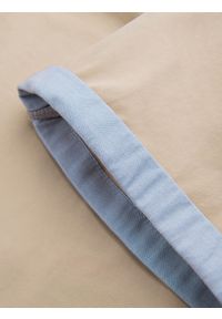 Ombre Clothing - Szorty męskie chinosy z kontrastowym podwinięciem – piaskowe V10. Okazja: na imprezę, do pracy, na co dzień. Materiał: tkanina, elastan, bawełna. Długość: krótkie. Wzór: kolorowy. Sezon: lato. Styl: wakacyjny, casual #8