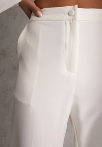Renee - Białe Klasyczne Spodnie VICES Garniturowe High Waist Dimaia. Okazja: na komunię, na co dzień, na imprezę, do pracy, na spotkanie biznesowe. Stan: podwyższony. Kolor: biały. Styl: klasyczny #2