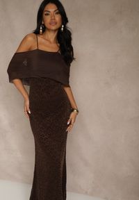 Renee - Brązowa Sukienka o Asymetrycznym Kroju Ozdobiona Falbaną Owedia. Kolor: brązowy. Materiał: poliester. Wzór: aplikacja. Typ sukienki: asymetryczne. Styl: elegancki #4