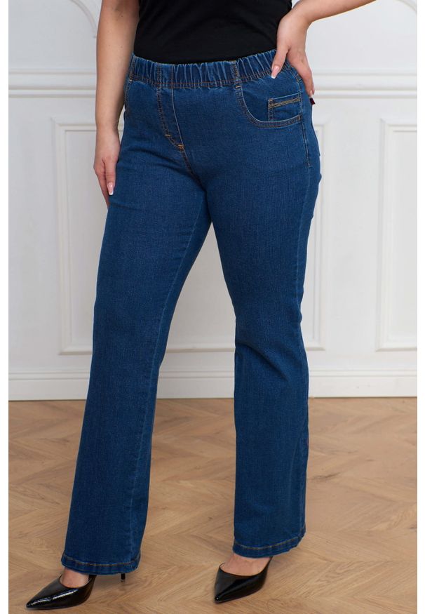 Nasi partnerzy - Jeansowe spodnie dzwony Julita z wysokim stanem PLUS SIZE XXL. Okazja: do pracy, na spacer. Stan: podwyższony. Kolekcja: plus size. Materiał: jeans. Długość: krótkie