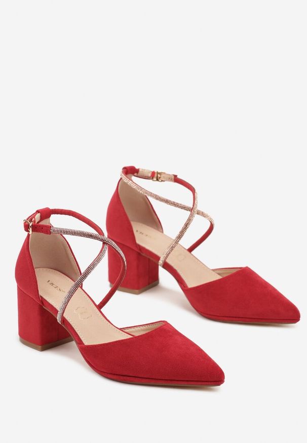 Renee - Czerwone Czółenka Vices z Ekozamszu z Wkładką ze Skóry Naturalnej Ozdobione Cyrkoniami Sintelittia. Okazja: na wesele, na co dzień, na spotkanie biznesowe, na ślub cywilny. Nosek buta: szpiczasty. Zapięcie: pasek. Kolor: czerwony. Wzór: aplikacja. Materiał: skóra. Obcas: na obcasie. Styl: klasyczny, casual, biznesowy. Wysokość obcasa: średni