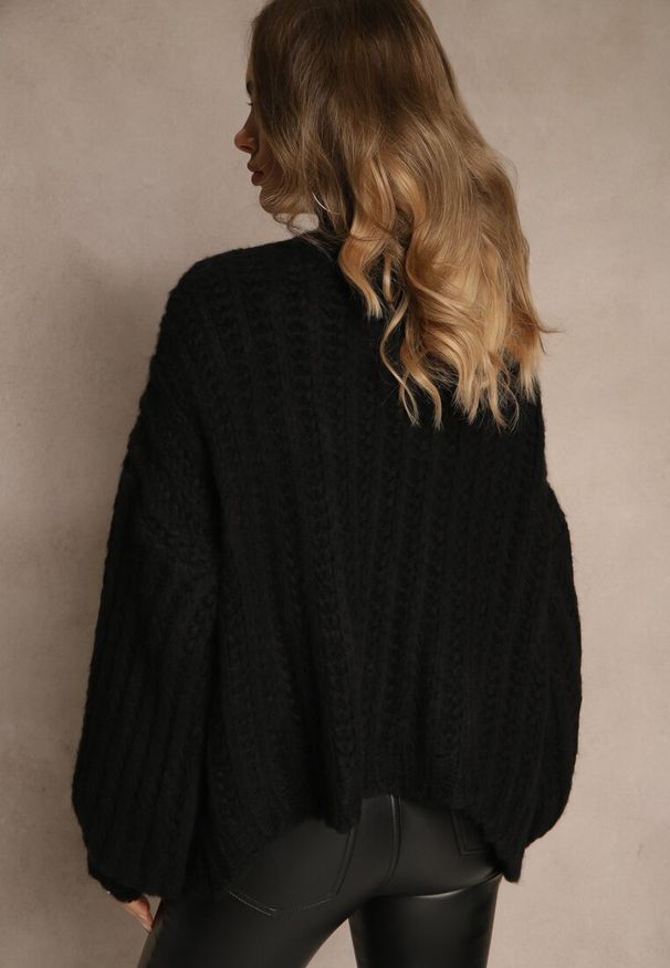 Renee - Czarny Oversizowy Kardigan Bez Zapięć z Dodatkiem Wełny i Wiskozy Titanesa. Okazja: na imprezę. Kolor: czarny. Materiał: wiskoza, wełna. Długość: długie. Wzór: aplikacja