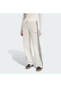 Adidas - adidas Spodnie dzianinowe Firebird KC6493 Biały Regular Fit. Kolor: biały. Materiał: syntetyk #1