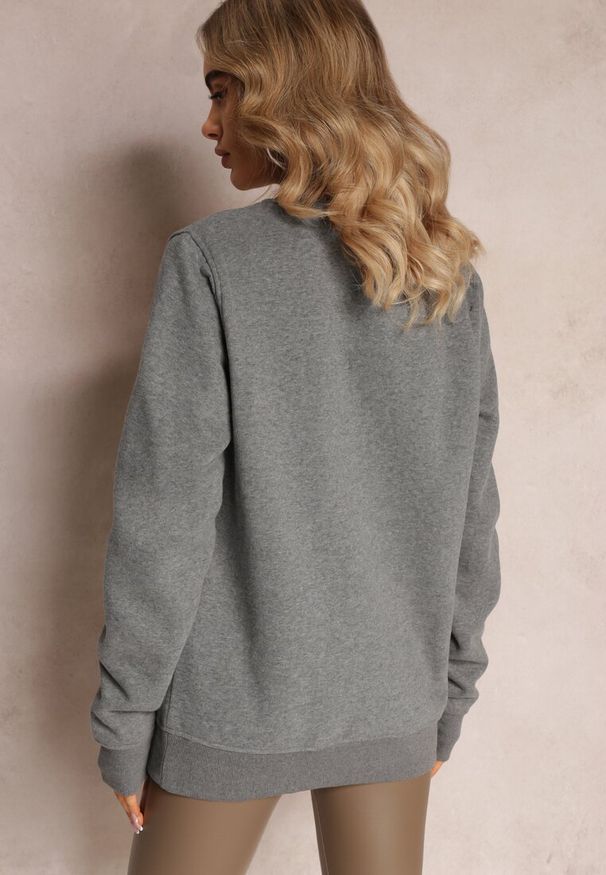 Renee - Szara Bluza z Naszywką o Fasonie Zakładanym Przez Głowę Esemia. Kolor: szary. Materiał: polar, tkanina, dzianina. Wzór: aplikacja