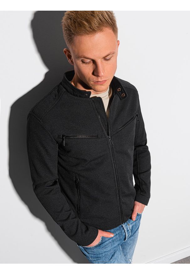 Czarna kurtka Ombre Clothing na wiosnę
