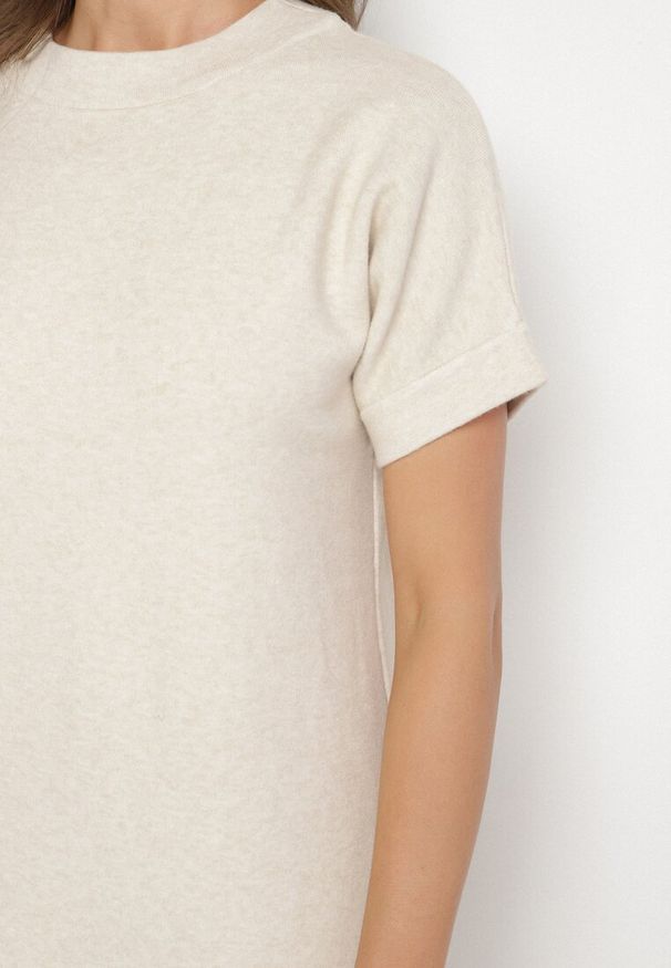 Born2be - Jasnobeżowa Sukienka z Wiskozą Bawełną i Odpinanym Kwiatem 3D Zeiada. Kolor: beżowy. Materiał: bawełna, wiskoza. Wzór: kwiaty