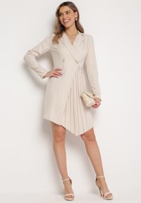 Born2be - Beżowa Rozkloszowana Sukienka Mini z Kopertową Górą i Plisami na Dole Lontasa. Kolor: beżowy. Typ sukienki: kopertowe. Styl: elegancki. Długość: mini #7